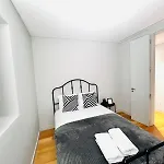 The Eça De Queiroz House - No Cv E - Flat B - Three-bedroom Apartamento *