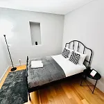 The Eça De Queiroz House - No Cv E - Flat B - Three-bedroom Apartamento