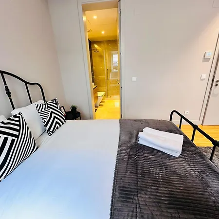The Eca De Queiroz House - No Cv E - Three-bedroom Lisbona