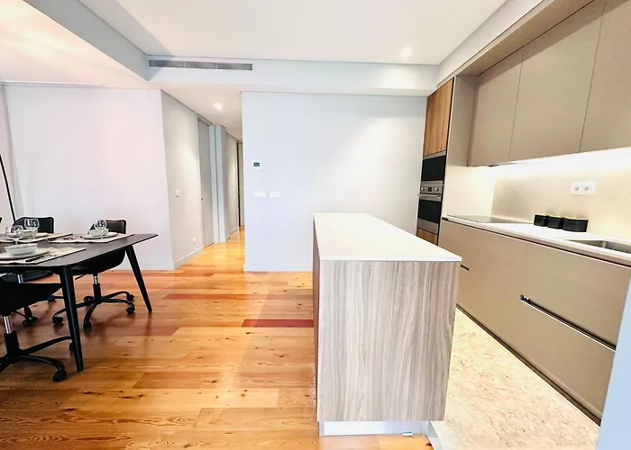 The Eca De Queiroz House - No Cv E - Flat B - Three-bedroom Apartman