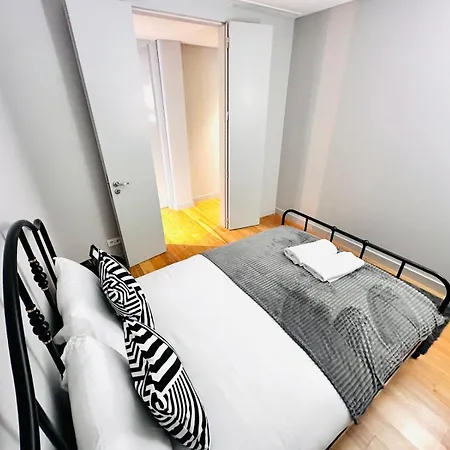 The Eca De Queiroz House - No Cv E - Flat B - Three-bedroom * Lizbona