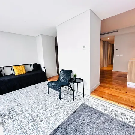 The Eca De Queiroz House - No Cv E - Flat B - Three-bedroom * Lizbona