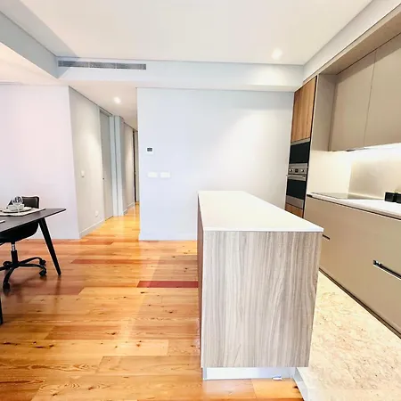 The Eca De Queiroz House - No Cv E - Flat B - Three-bedroom Apartament